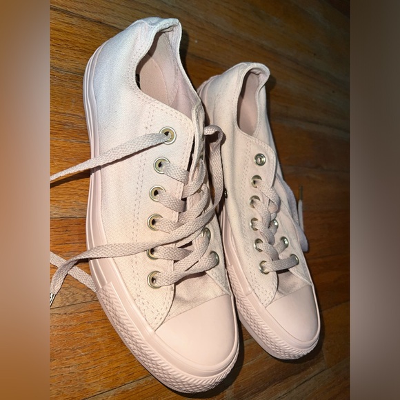 Light pink Converse - Picture 2 of 6